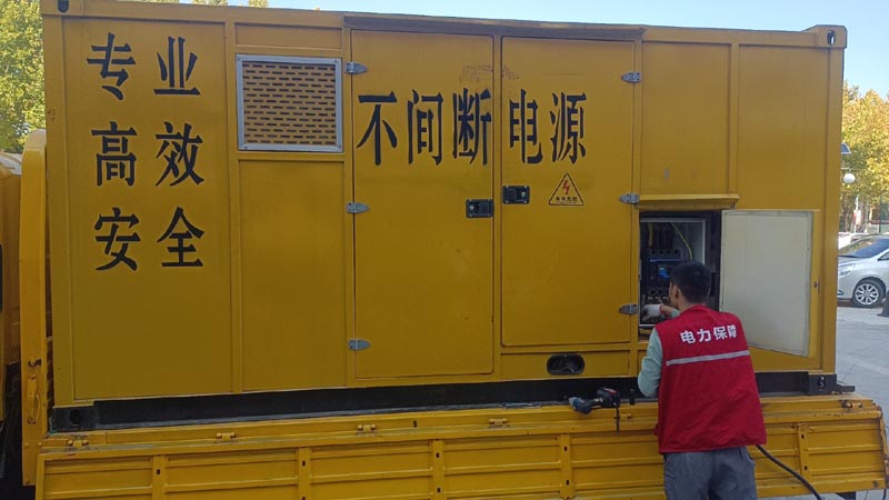 文峰柴油发电机组和UPS电源配合使用时，如何避免切换过程中的电力中断？